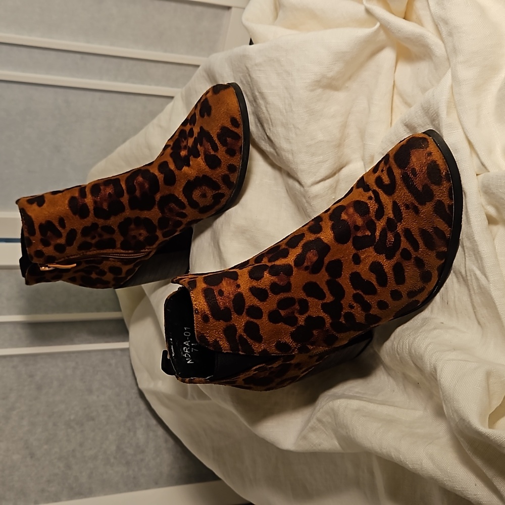 Refesh "Nora" Pylk on Ankle Boots size 7.5